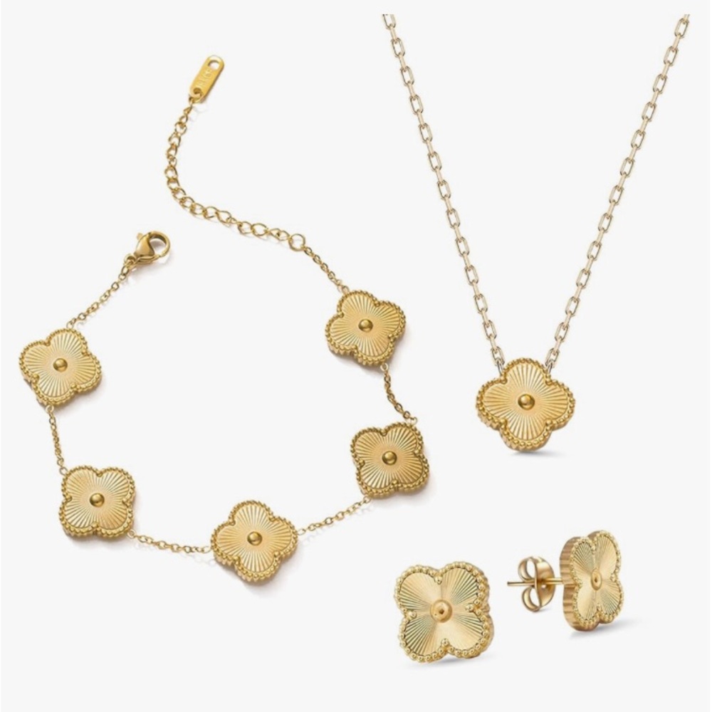 Elegant Gold clover Jewelry Set - NEW